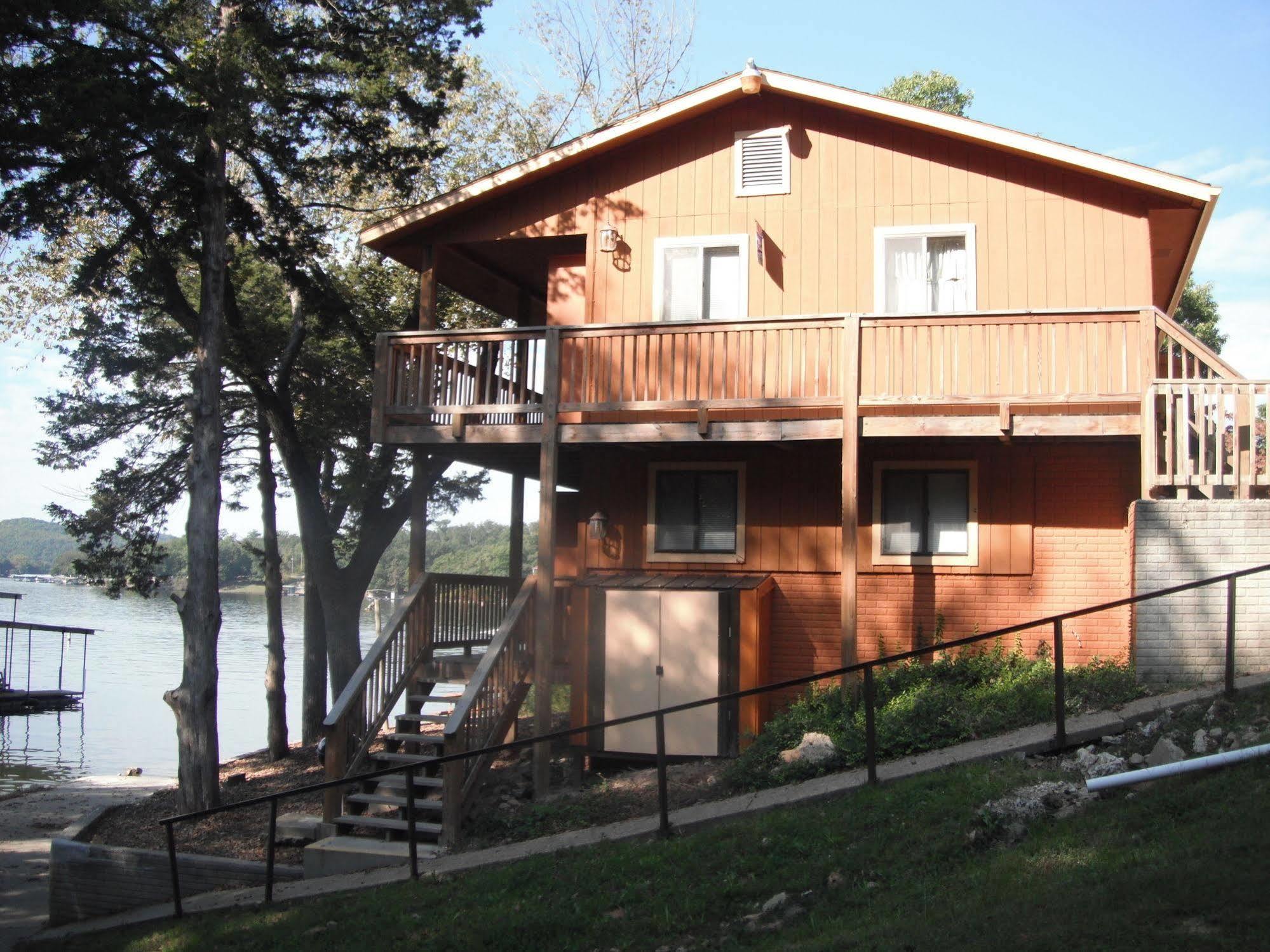Wilsons On The Lake Hotell Camdenton Exteriör bild